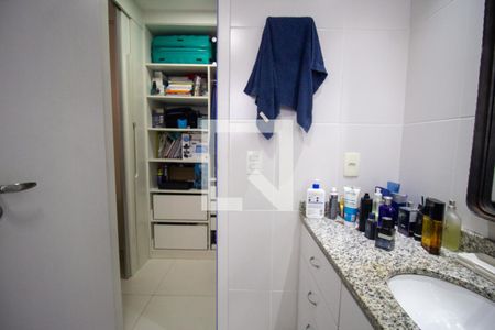 Apartamento à venda com 178m², 4 quartos e 2 vagas Apartamento à venda com 178m², 4 quartos e 2 vagasBanheiro da Suíte 4