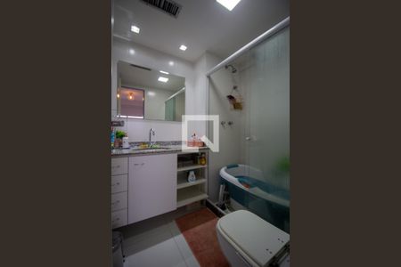 Apartamento à venda com 178m², 4 quartos e 2 vagas Apartamento à venda com 178m², 4 quartos e 2 vagasBanheiro da Suíte 1