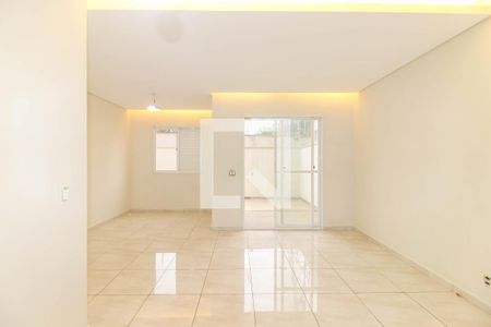 Sala e Quarto 1 de apartamento à venda com 3 quartos, 92m² em Guaiaúna, São Paulo