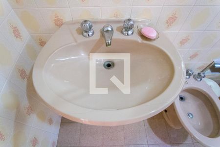 Casa à venda com 375m², 4 quartos e 5 vagasBanheiro social