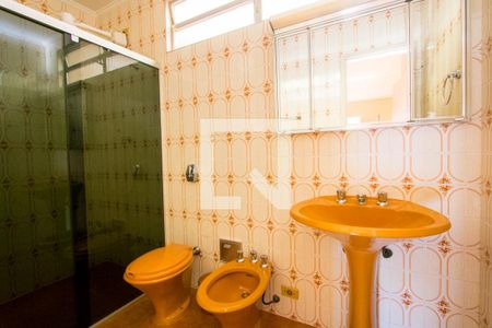 Casa à venda com 375m², 4 quartos e 5 vagasBanheiro do quarto 1