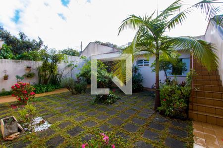 Casa à venda com 375m², 4 quartos e 5 vagasJardim/Quintal