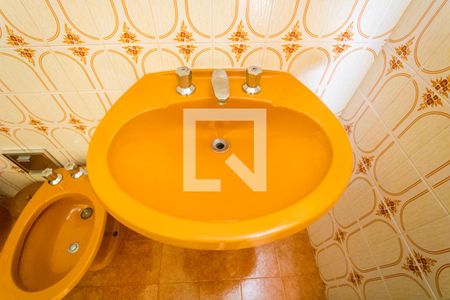 Casa à venda com 375m², 4 quartos e 5 vagasBanheiro do quarto 1