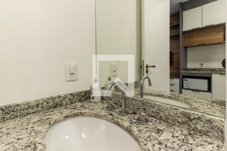 Banheiro de kitnet/studio para alugar com 1 quarto, 27m² em República, São Paulo