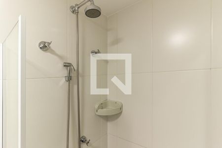 Banheiro de kitnet/studio para alugar com 1 quarto, 27m² em República, São Paulo