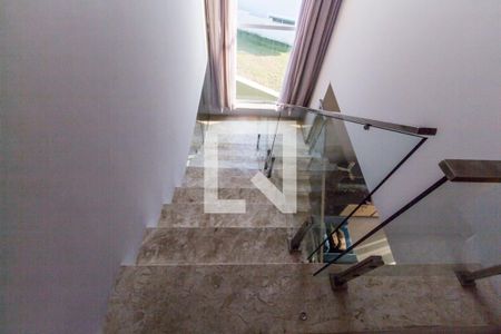 Casa de condomínio à venda com 350m², 4 quartos e 5 vagasEscada