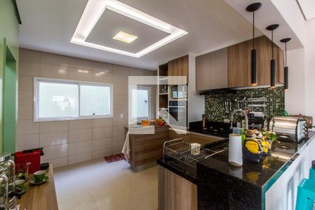 Casa de condomínio à venda com 350m², 4 quartos e 5 vagasCozinha