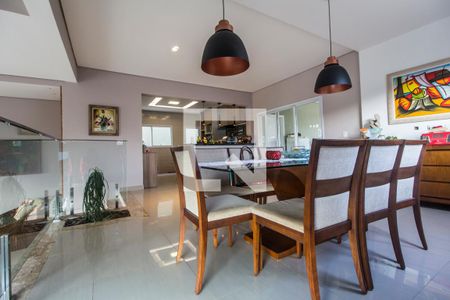 Casa de condomínio à venda com 350m², 4 quartos e 5 vagasSala de Jantar