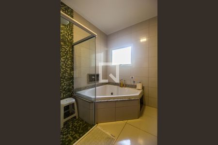 Casa de condomínio à venda com 350m², 4 quartos e 5 vagasBanheiro da Suíte 1