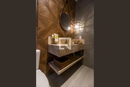 Casa de condomínio à venda com 350m², 4 quartos e 5 vagasLavabo