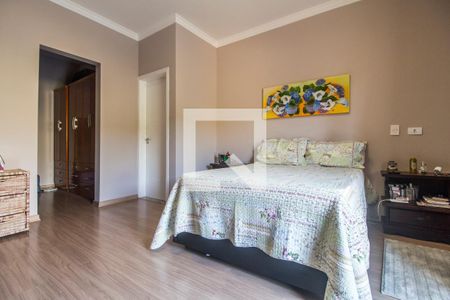 Casa de condomínio à venda com 350m², 4 quartos e 5 vagasSuíte master