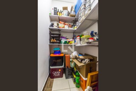 Casa de condomínio à venda com 350m², 4 quartos e 5 vagasDespensa
