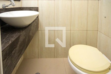 Casa de condomínio à venda com 150m², 2 quartos e 2 vagasLavabo