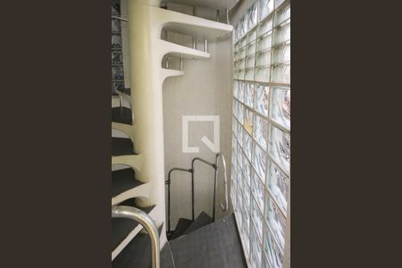 Casa de condomínio à venda com 150m², 2 quartos e 2 vagasescada