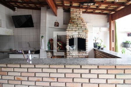 Casa à venda com 244m², 4 quartos e 2 vagasChurrasqueira