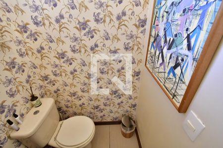 Casa de condomínio à venda com 250m², 4 quartos e 2 vagasLavabo