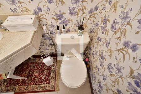 Casa de condomínio à venda com 250m², 4 quartos e 2 vagasLavabo