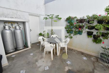 Casa de condomínio à venda com 250m², 4 quartos e 2 vagasQuitnal