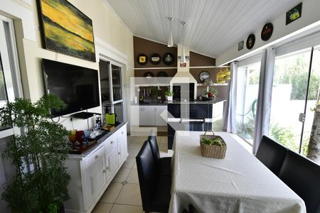 Casa de condomínio à venda com 250m², 4 quartos e 2 vagasVaranda gourmet