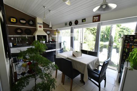 Casa de condomínio à venda com 250m², 4 quartos e 2 vagasVaranda gourmet