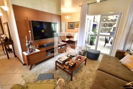 Sala 1 de casa de condomínio à venda com 4 quartos, 250m² em Caminhos de San Conrado (sousas), Campinas