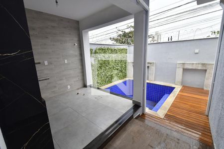 Casa à venda com 200m², 3 quartos e 2 vagasQuintal / Piscina / Churrasqueira