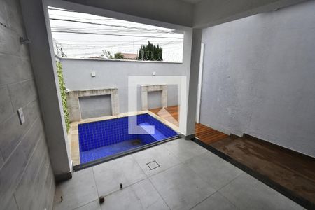 Casa à venda com 200m², 3 quartos e 2 vagasQuintal / Piscina / Churrasqueira