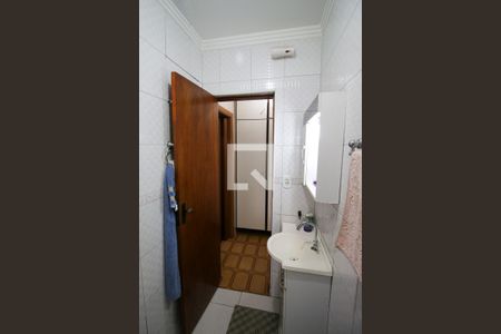 Casa à venda com 170m², 3 quartos e 2 vagasBanheiro