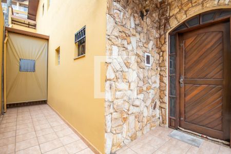 Casa à venda com 180m², 3 quartos e 4 vagas Casa à venda com 180m², 3 quartos e 4 vagasEntrada