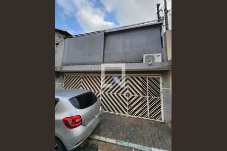 Casa à venda com 200m², 2 quartos e 2 vagasFachada