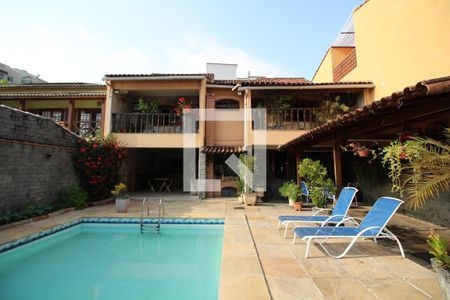 Casa de condomínio à venda com 377m², 6 quartos e 2 vagasFachada