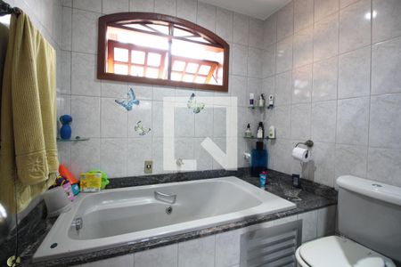 Casa de condomínio à venda com 377m², 6 quartos e 2 vagasQuarto 2 - Banheiro da Suíte Principal