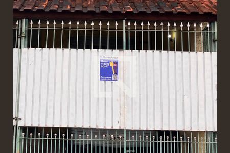 Casa à venda com 120m², 3 quartos e 2 vagasPlaca instalada