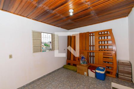 Casa à venda com 120m², 3 quartos e 2 vagasSuíte - Serviço