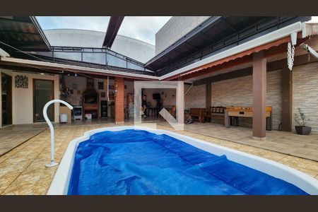 Casa à venda com 420m², 4 quartos e 10 vagas Casa à venda com 420m², 4 quartos e 10 vagasÁrea comum