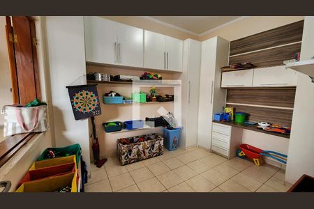 Casa à venda com 420m², 4 quartos e 10 vagas Casa à venda com 420m², 4 quartos e 10 vagasQuarto de serviço