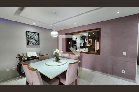 Casa à venda com 420m², 4 quartos e 10 vagas Casa à venda com 420m², 4 quartos e 10 vagasSala de jantar