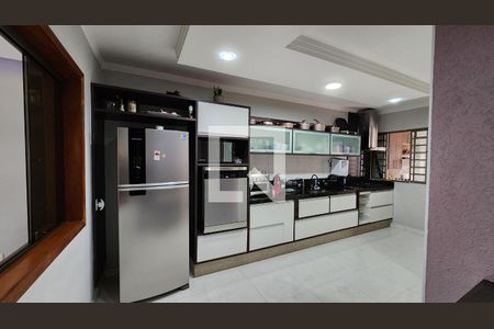 Casa à venda com 420m², 4 quartos e 10 vagas Casa à venda com 420m², 4 quartos e 10 vagasCozinha