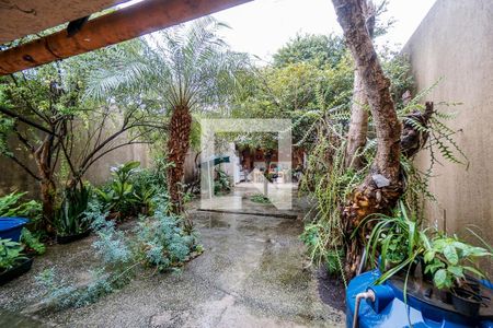 Casa à venda com 357m², 4 quartos e 4 vagas Casa à venda com 357m², 4 quartos e 4 vagasQuintal