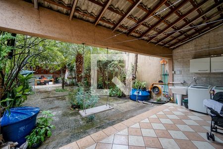 Casa à venda com 357m², 4 quartos e 4 vagas Casa à venda com 357m², 4 quartos e 4 vagasQuintal