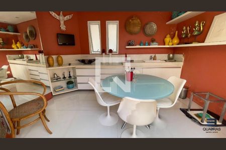 Casa à venda com 421m², 3 quartos e 4 vagas