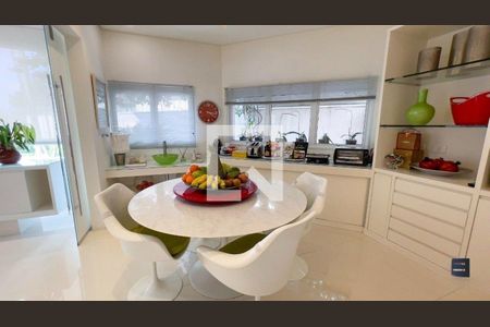 Casa à venda com 421m², 3 quartos e 4 vagas