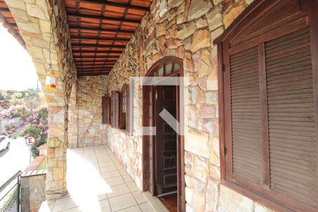 Casa à venda com 400m², 6 quartos e 4 vagasVaranda