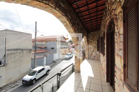 Casa à venda com 400m², 6 quartos e 4 vagasVaranda