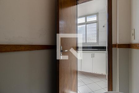 Apartamento à venda com 98m², 3 quartos e 1 vaga Apartamento à venda com 98m², 3 quartos e 1 vagaBanheiro de serviço