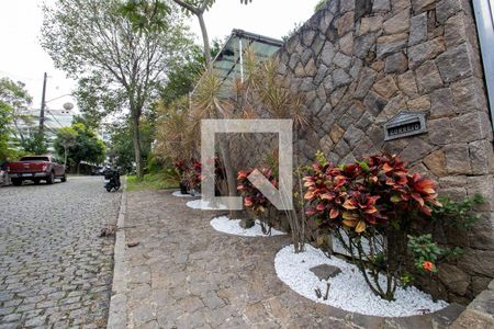 Casa de condomínio para alugar com 600m², 3 quartos e 2 vagasFachada