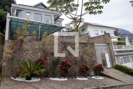 Casa de condomínio para alugar com 600m², 3 quartos e 2 vagasFachada