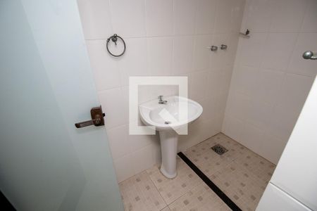 Casa de condomínio para alugar com 600m², 3 quartos e 2 vagasBanheiro de serviço