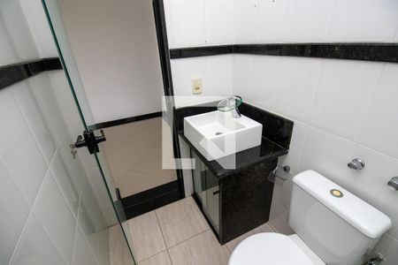 Casa de condomínio para alugar com 600m², 3 quartos e 2 vagasBanheiro quarto 2