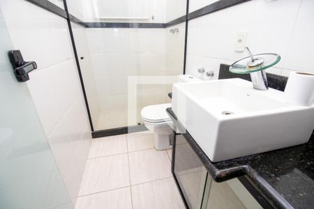 Casa de condomínio para alugar com 600m², 3 quartos e 2 vagasBanheiro Social